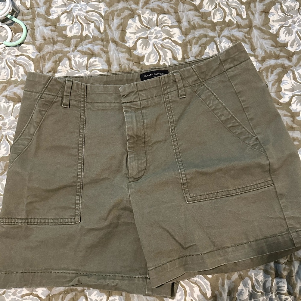 Banana Republic Olive Women's Cargo Shorts